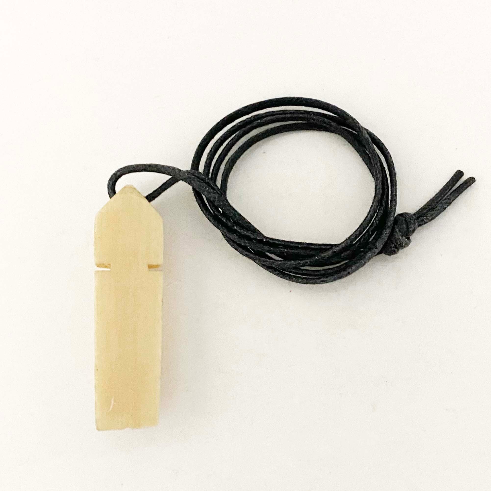 象牙のビリケンのペンダント