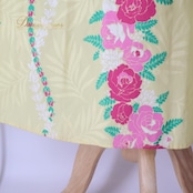 フラダンス 衣装 ワンピース ドレス イエロー系 ムームーファクトリー ハワイ製 バラ柄 ロケラニ柄 T&L MUUMUU FACTORY ハワイアンプリント アロハ フラ ダンス レッスン 練習 華やか 鮮やか かわいい おしゃれ 明るい 上品 ピンク系 グリーン系 ホワイト系 黄 ピンク 緑 白 フラダンス衣装 ハワイ製ドレス 衣装踊り 可愛いデザイン パーティー用 お洒落 ドレスアップ