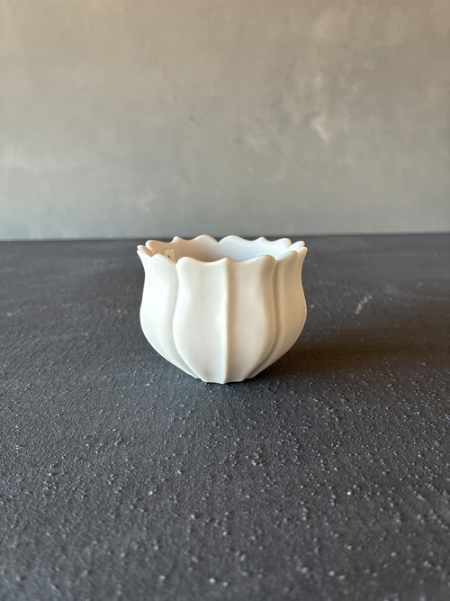 (切れ)白磁Suzuran茶杯b 東一仁