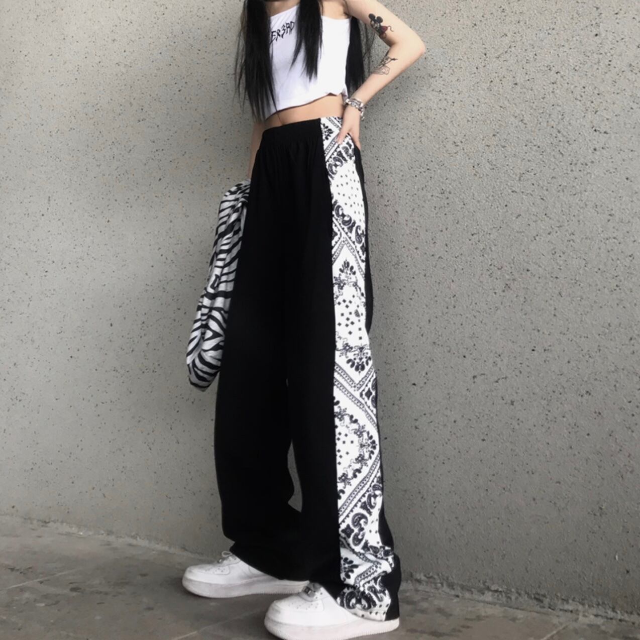 送料無料 モノトーンで Coolに バンダナ柄 ハイウエスト 美脚 柄パンツ カジュアル ストリート メンズライク ダンス 脚長 スタイルアップ Lamitte Deco トレンド 韓国ファッション ショップ Base店