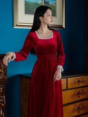 【0077】Elegant Lace Velvet Long Sleeve Dress