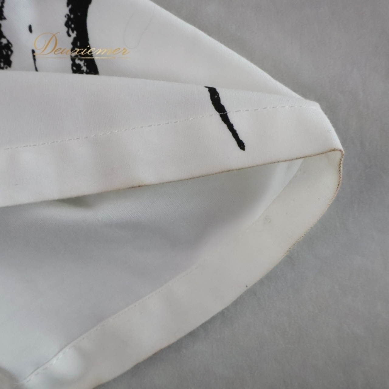 フラダンス 衣装 パウスカート ホワイト系 メネフネプランテーション 日本製 ハワイアンプリント 植物柄 MENEHUNE PLANTETION アロハ フラ ダンス レッスン 練習 モノトーン 白黒 大人っぽい 上品 かっこいい 華やか おしゃれ かわいい ブラック系 白 黒 フェミニン ブラック ホワイト おしゃれな スカート 大人用 ハワイ風 衣装ダンス 踊り用 かわいいデザイン エレガント スタイリッシュ