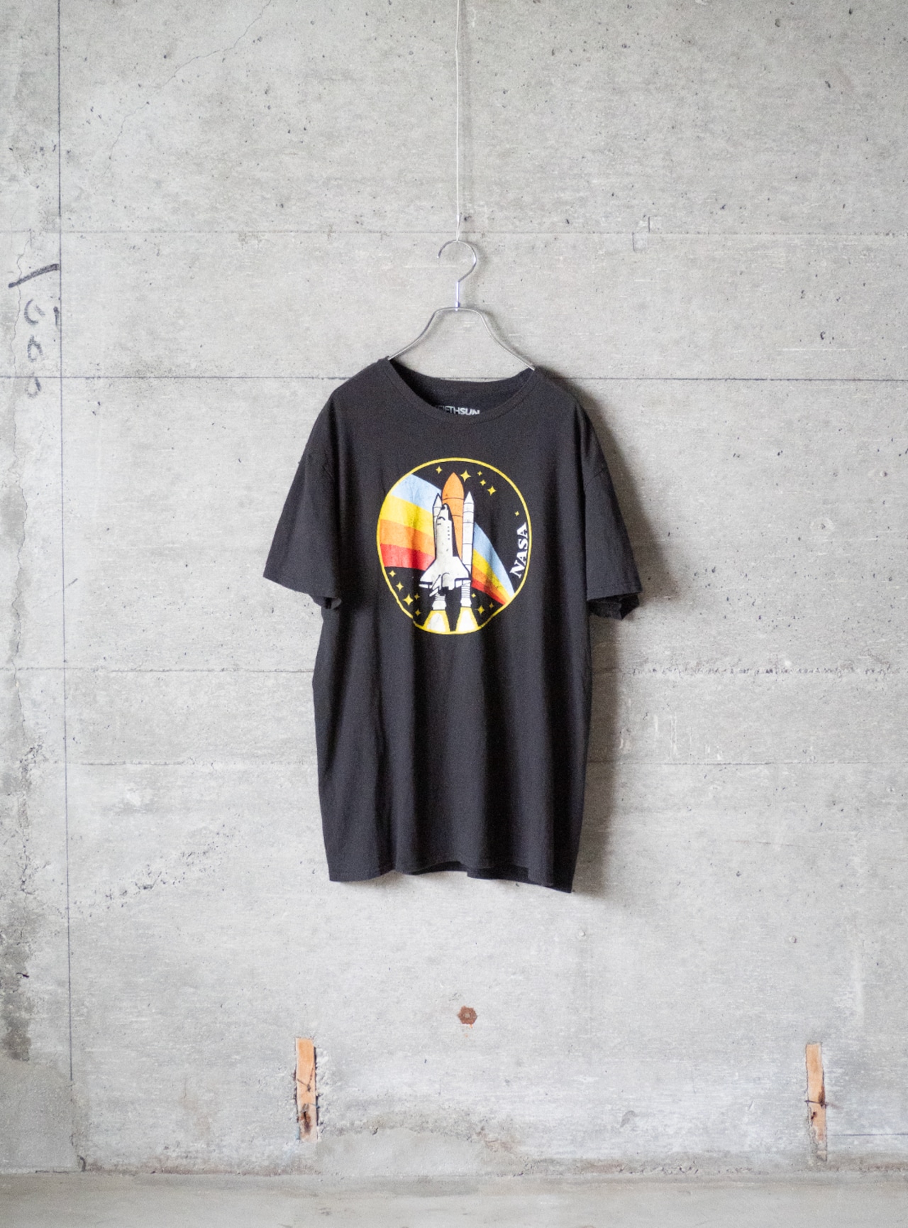 "FIFTH SUN" used NASA t-shirt