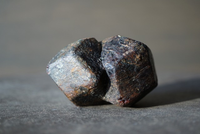 アルマンディン・ガーネット Almandine Garnet Twin 1024