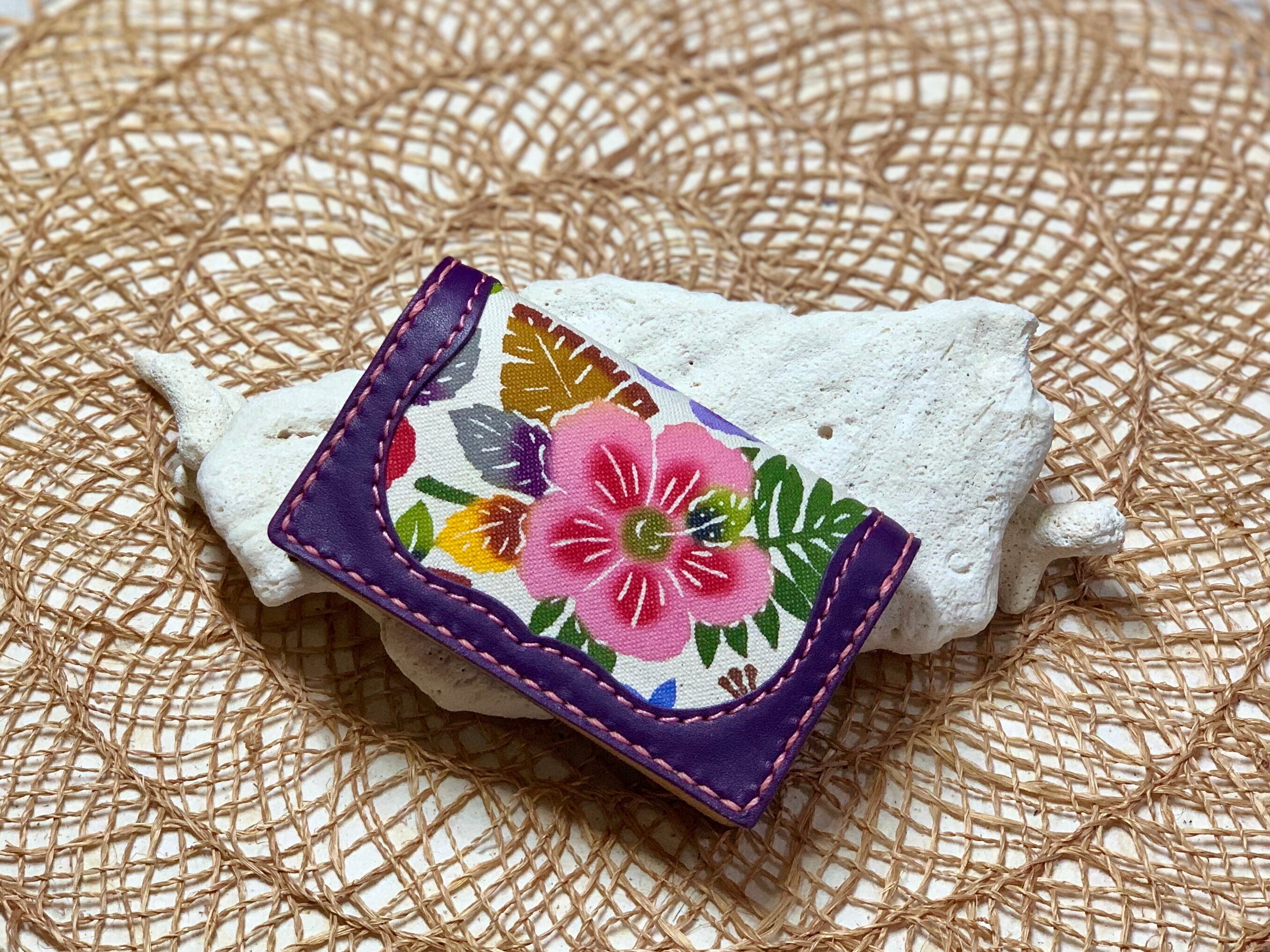 紅型カードケース （ハイビスカス柄）　　革　パープル色