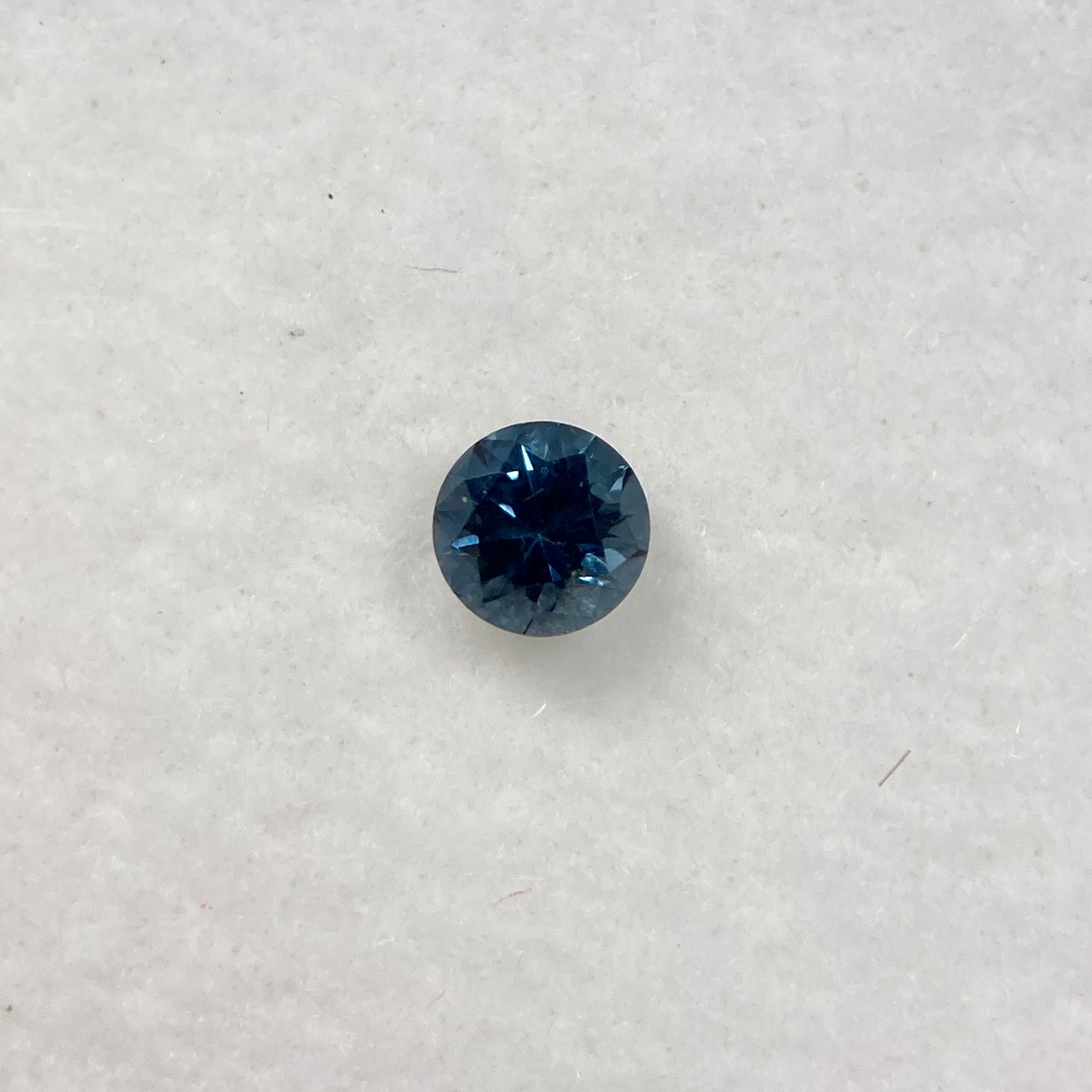 丸いスピネル 選べないお買い得 濃い口 約2.9mm r-0229 残り1点