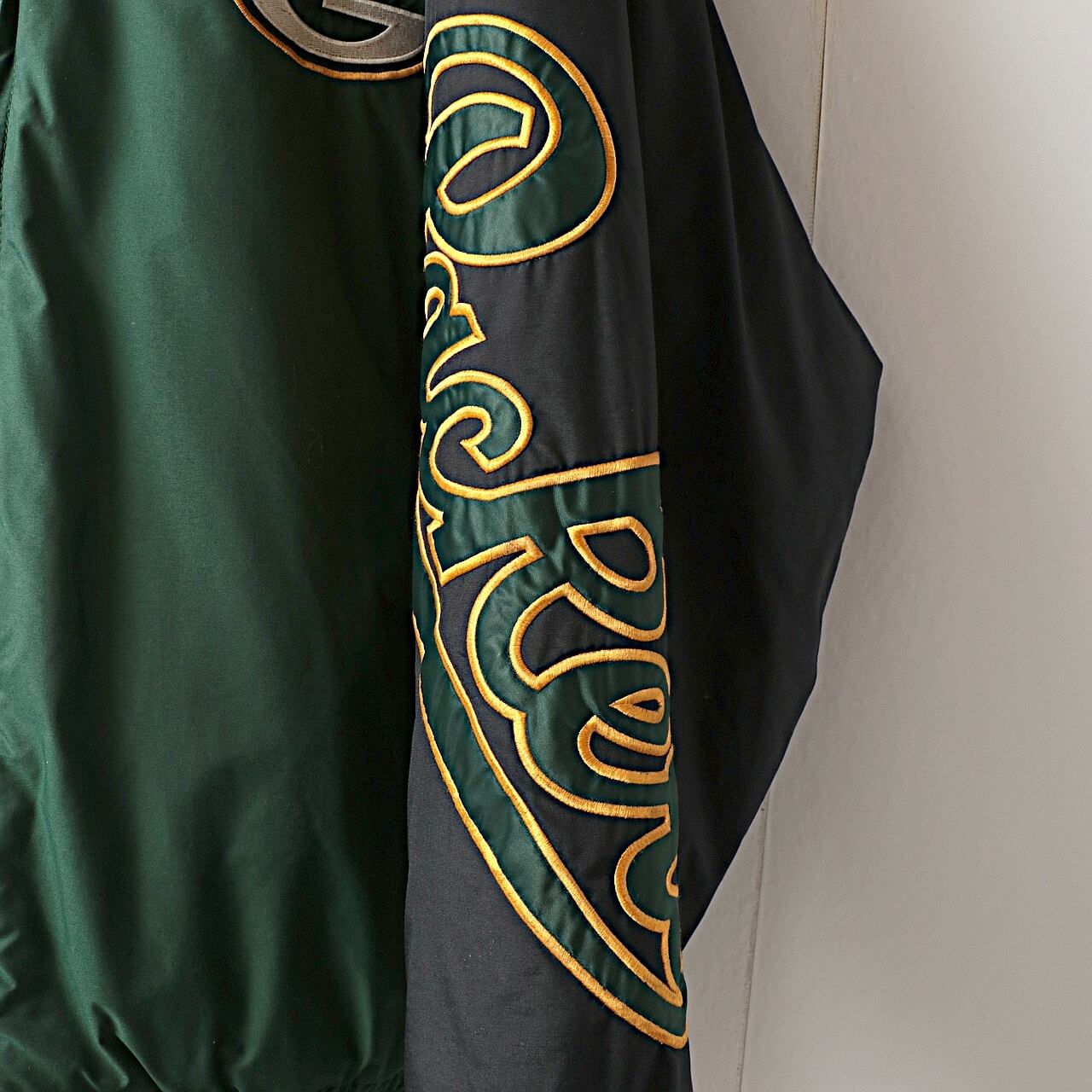 NFL GREEN BAY PACKERS パッカーズ 中綿 パデット ナイロン フーディ 