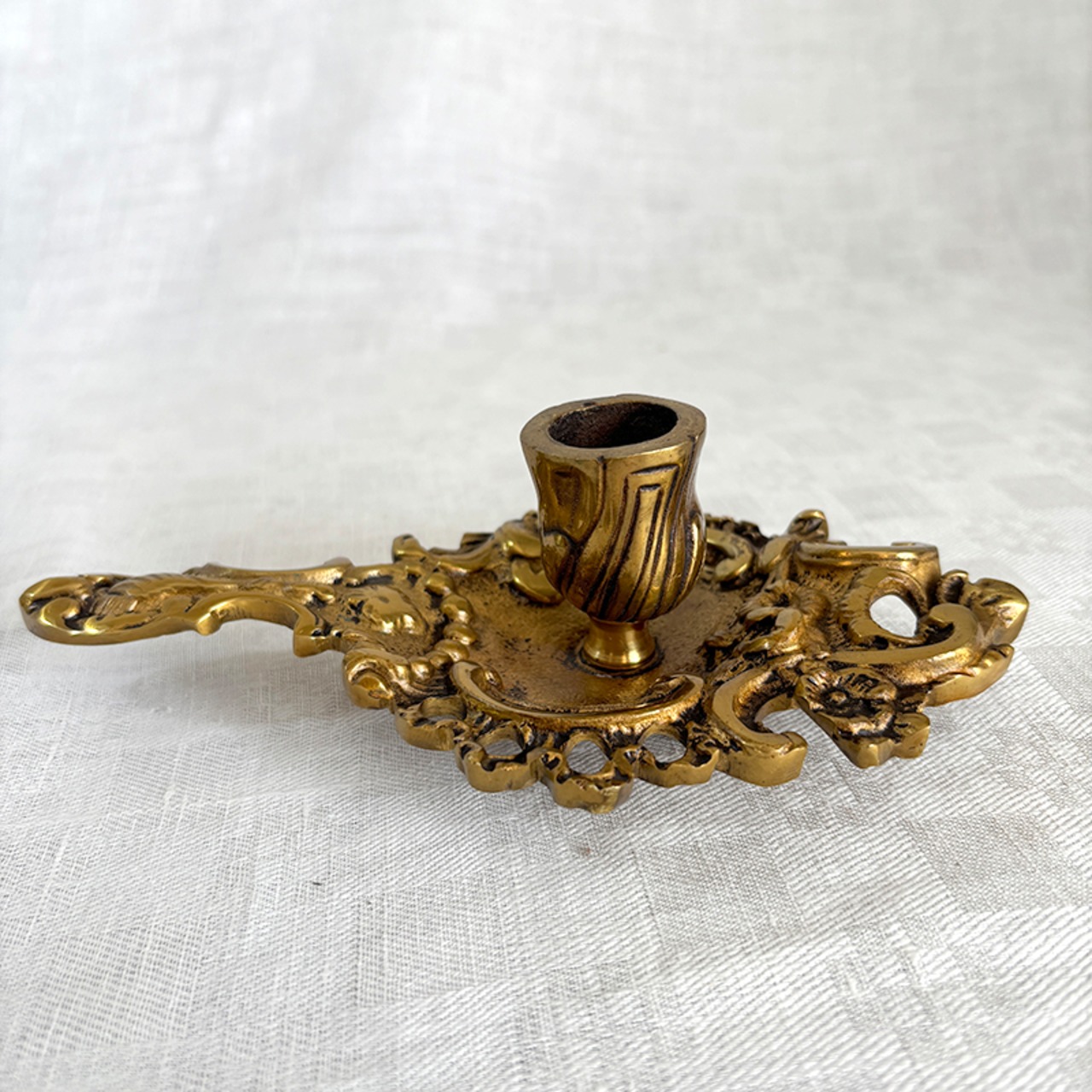 キャンドルホルダー　真鍮製　美しい装飾　ロカイユ　アカンサス　蝋燭1本用　　19ote35-2