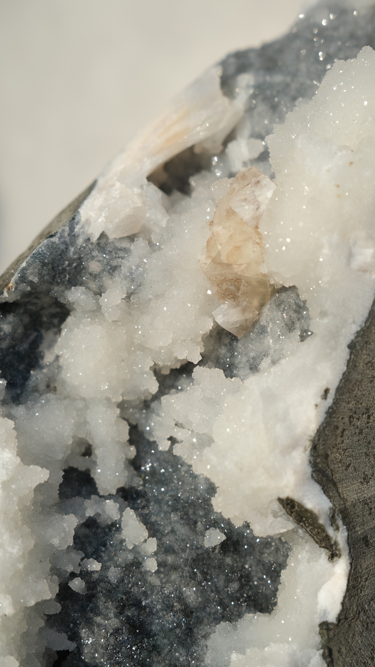 カルセドニー ピンクスティルバイト「静かな洞窟」 | Chalcedony  Pink Stilbite ◇ 天然石・鉱物・パワーストーン・原石 | st00235