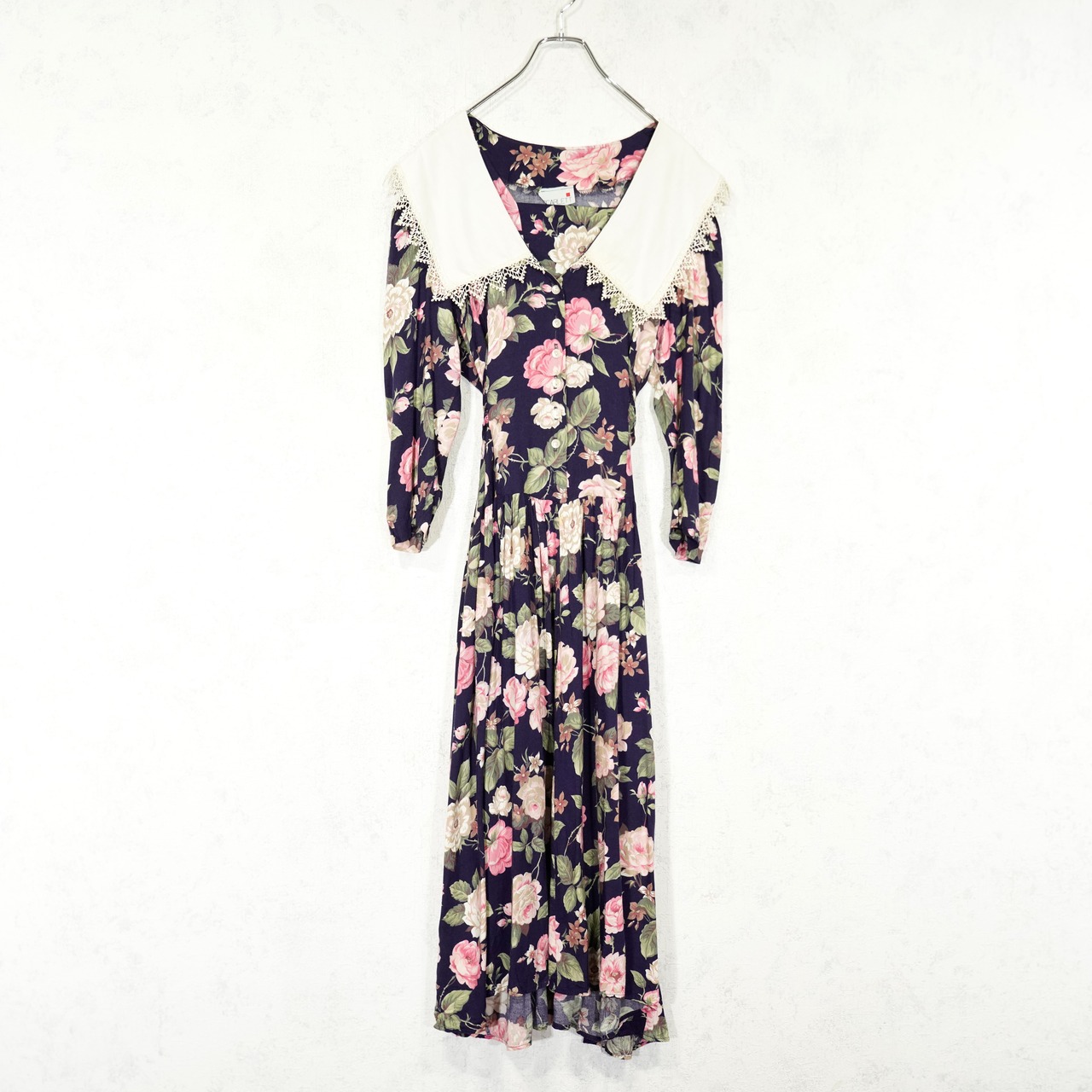 USA VINTAGE SCARLETT FLOWER PATTERNED BIG LACE COLLAR DESIGN ONE 