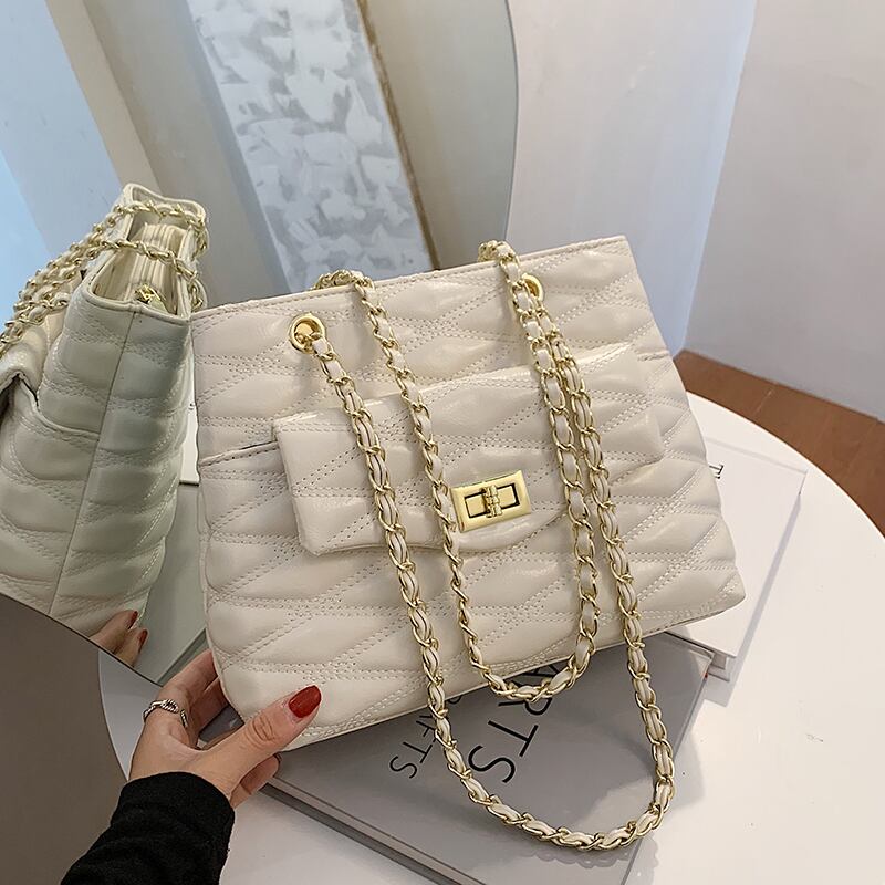 人気の小さな香りと大容量のバッグハンドバッグ2020新しい流行のファッションチェーンメッセンジャーバッグネット赤ワンショルダー脇バッグ Tiancai_Wing_Bag9594974