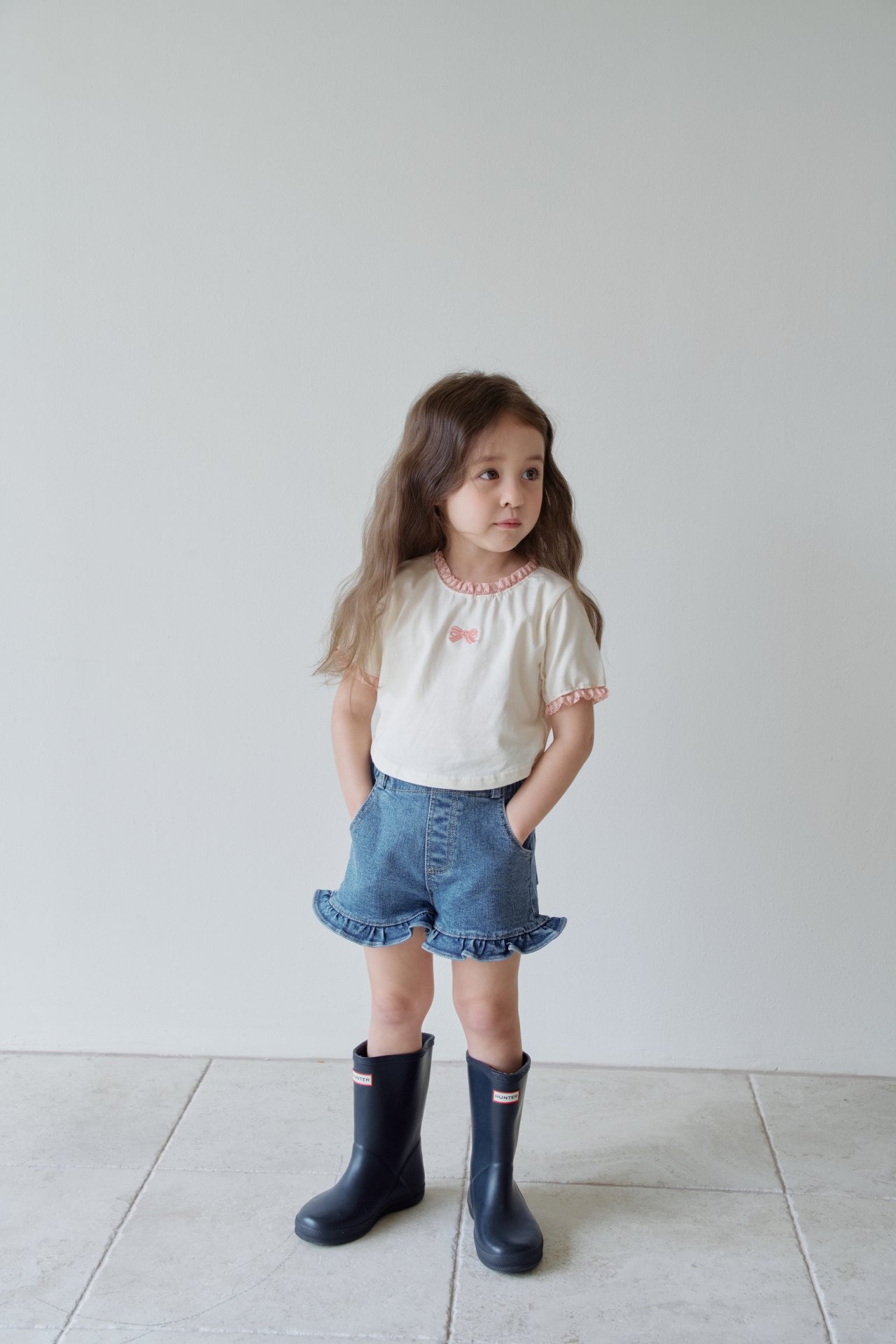 [MOMOANN] Ribbon Lace T-shirt / [모모앤] 리본 레이스티