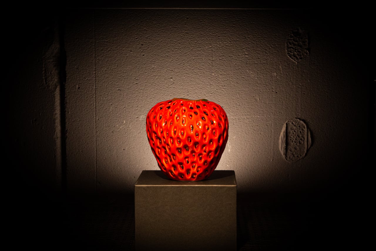 Strawberry Vase 【Size M】 （フラワーベース ）（花瓶） | #000000