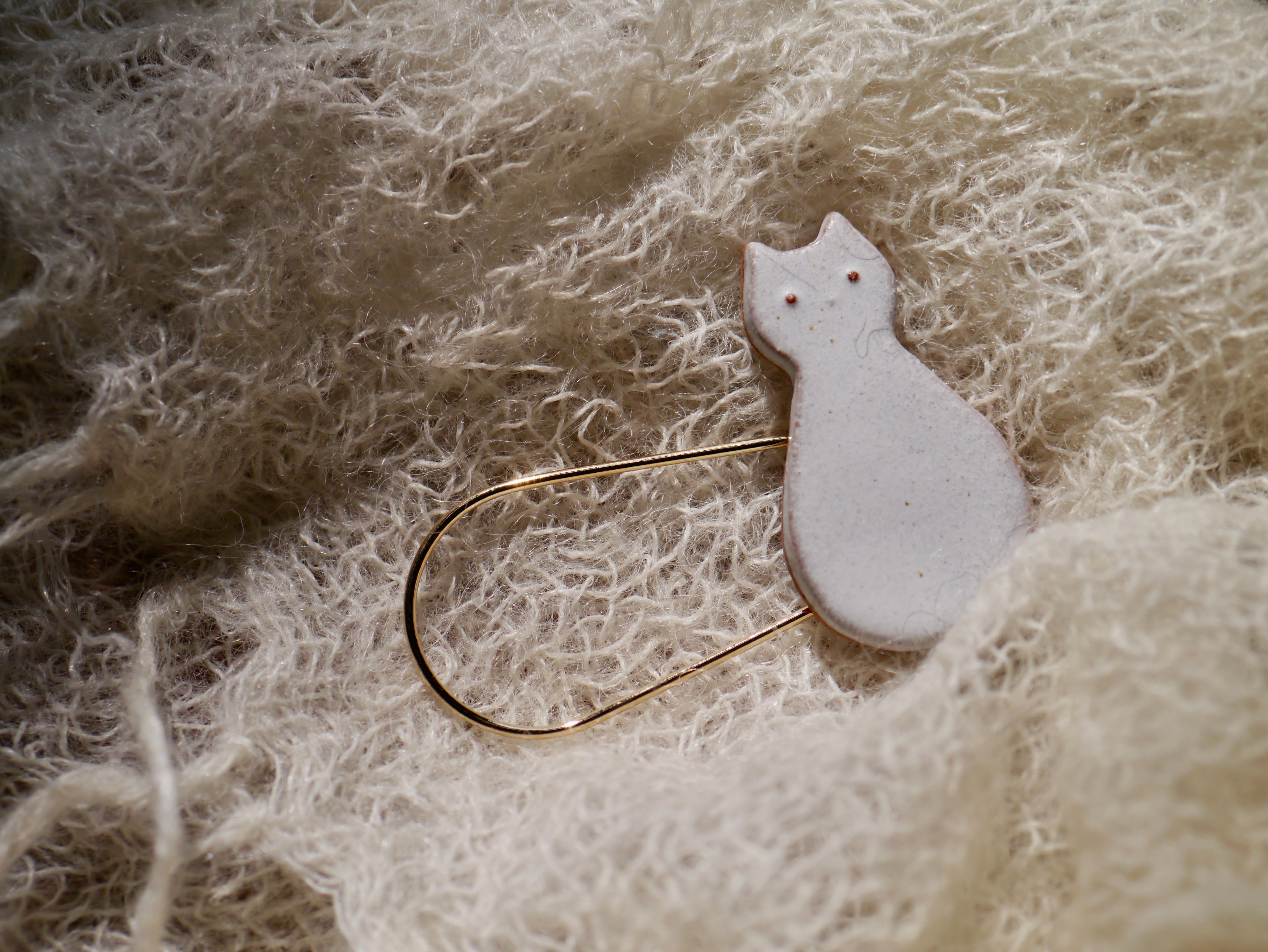 ネコのストールピン