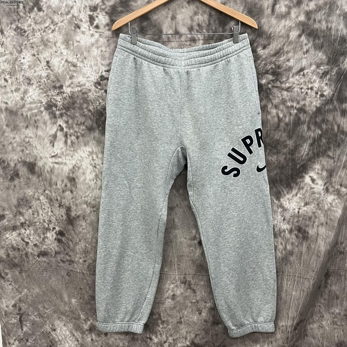 Supreme×NIKEシュプリーム×ナイキ【22SS】Arc Sweatpant/アーチ スウェットパンツ DM1778-050/M |  REALCLOTHES/リアルクローズ powered by BASE