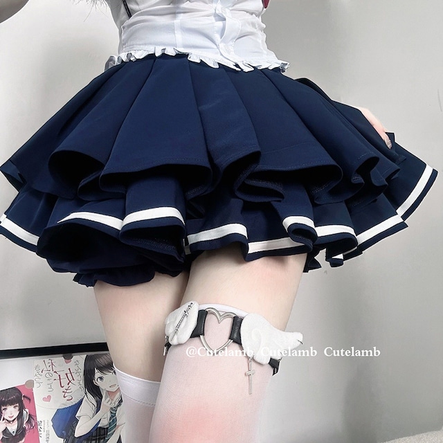 天使の羽と注射器が揺れる 地雷系レッグガーター 甘辛の危うさをまとう太もも装飾 ｜WithU