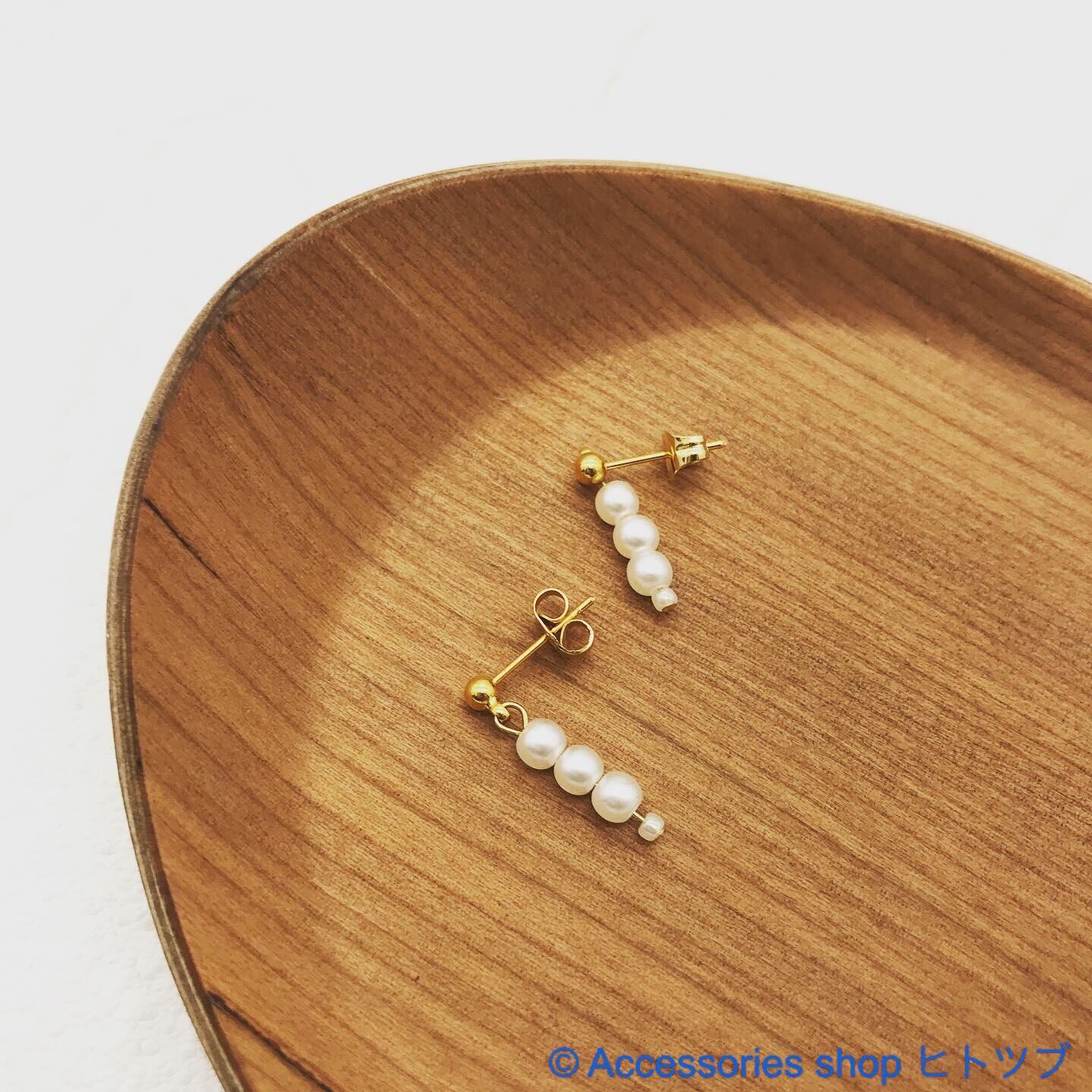 0068:上品パールの小ぶりポストピアス