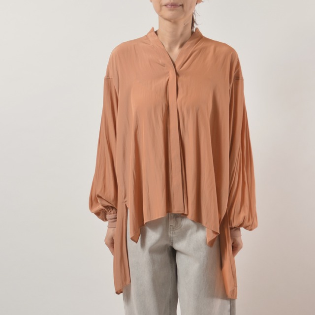 【１色】PASSIONE 　テロ生地サイドロングドレープブラウス　色：ペールピンク　商品番号：546959