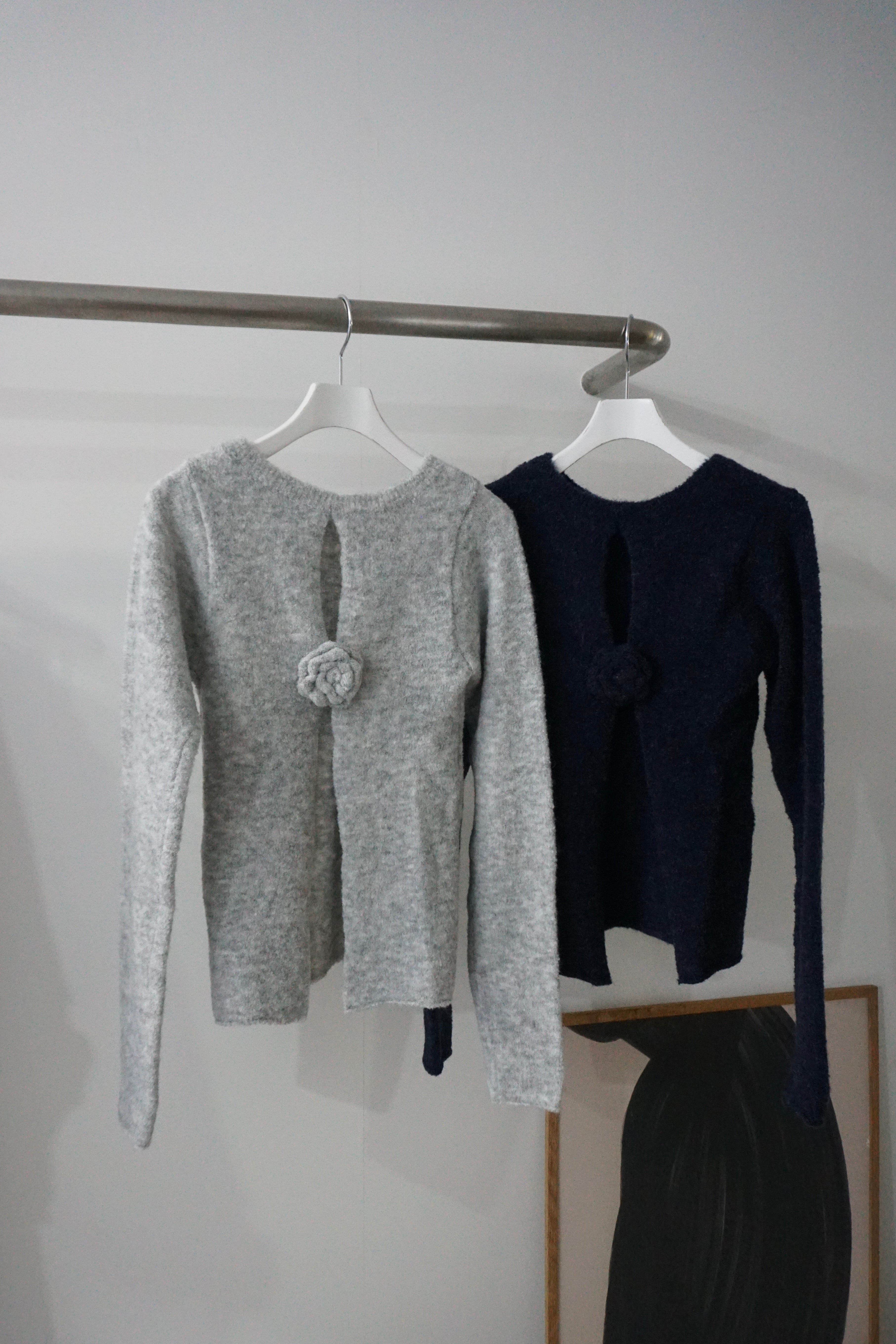 ROSE MOTIF SWEATER (GRAY) 2411-84-10 | HELK