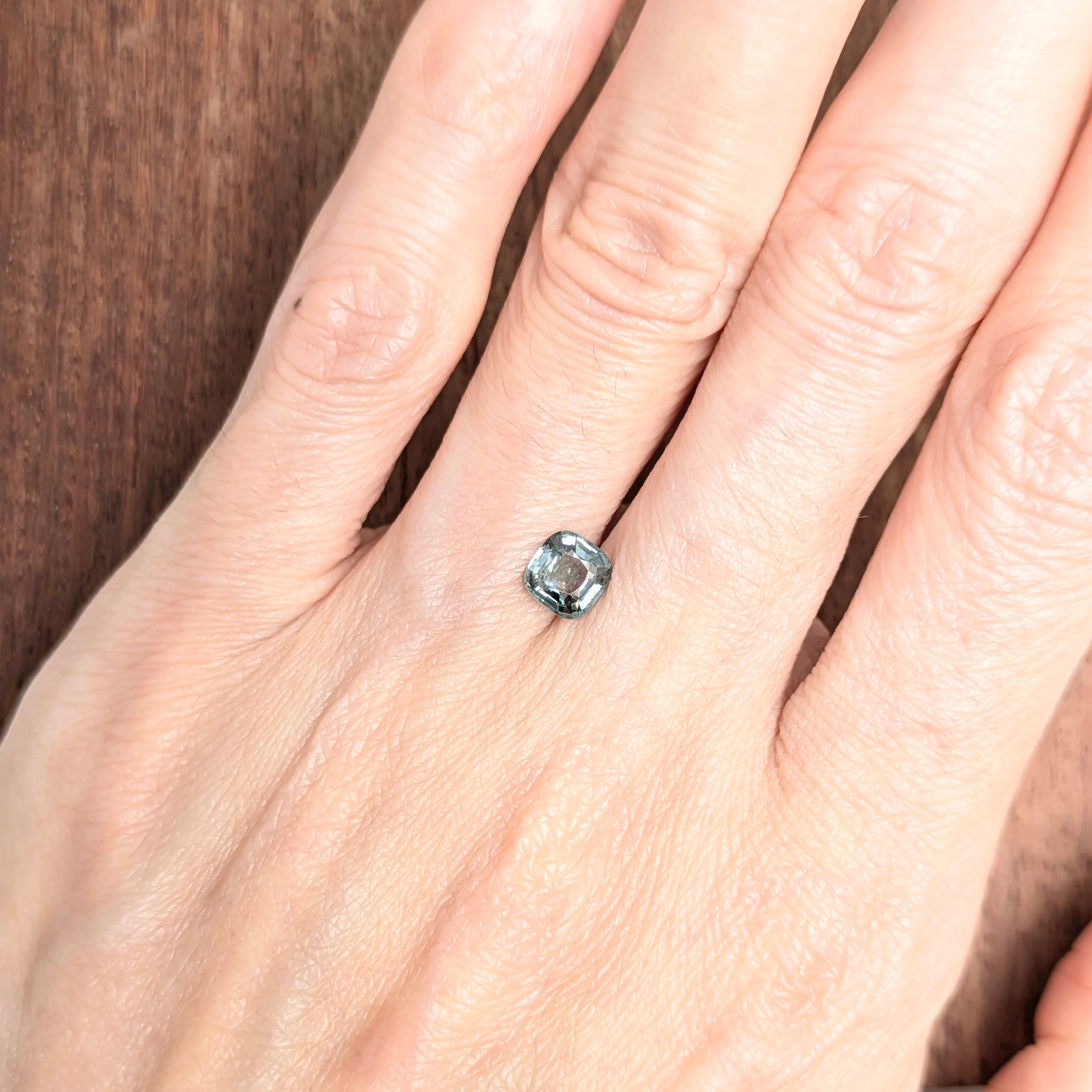 スピネル ルース ミャンマー・モゴック産 【0.68ct】 PRO208470