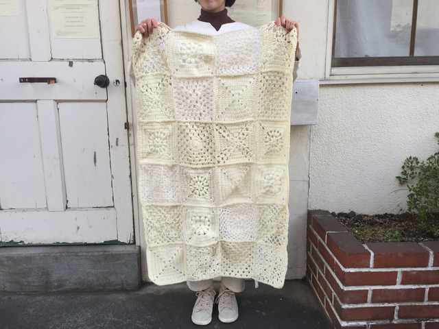 いろいろモチーフの白いブランケット tsugumi