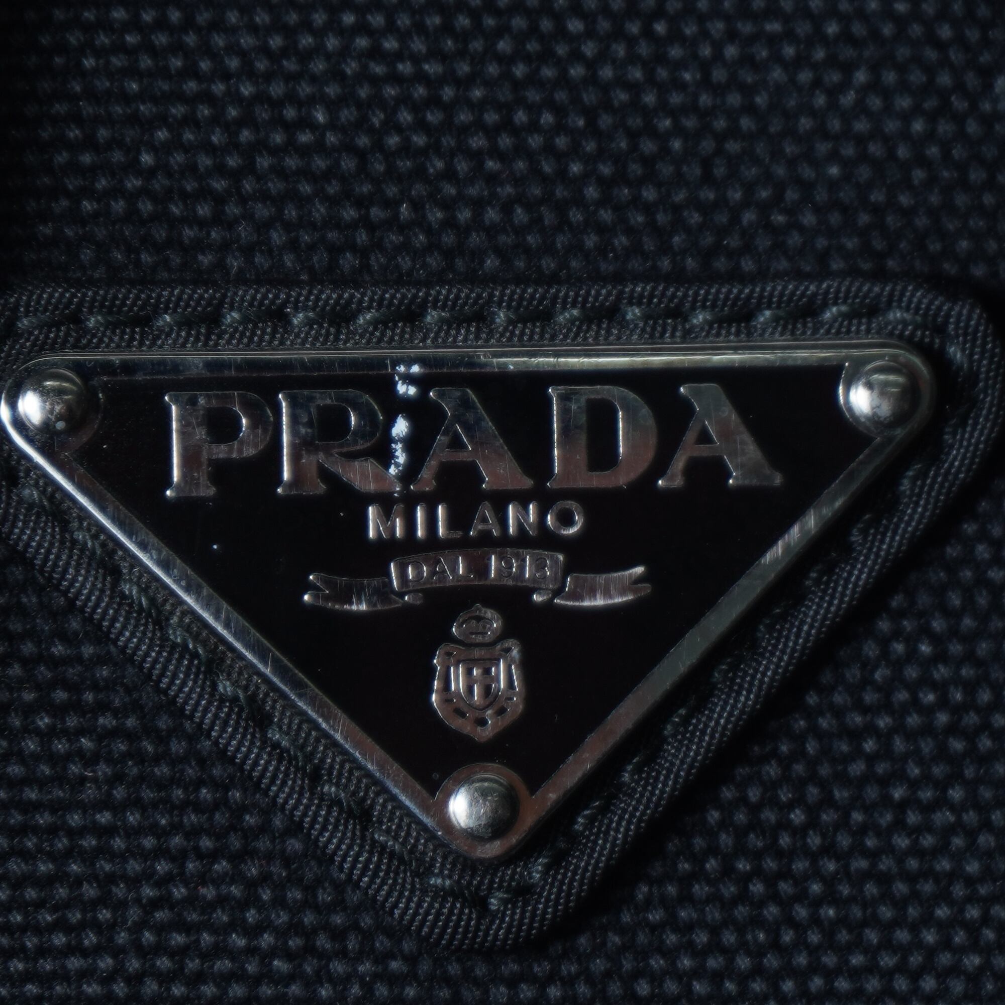 PRADA】プラダ ”V136”三角プレートロゴバックパックNERO black | MIXHIVE