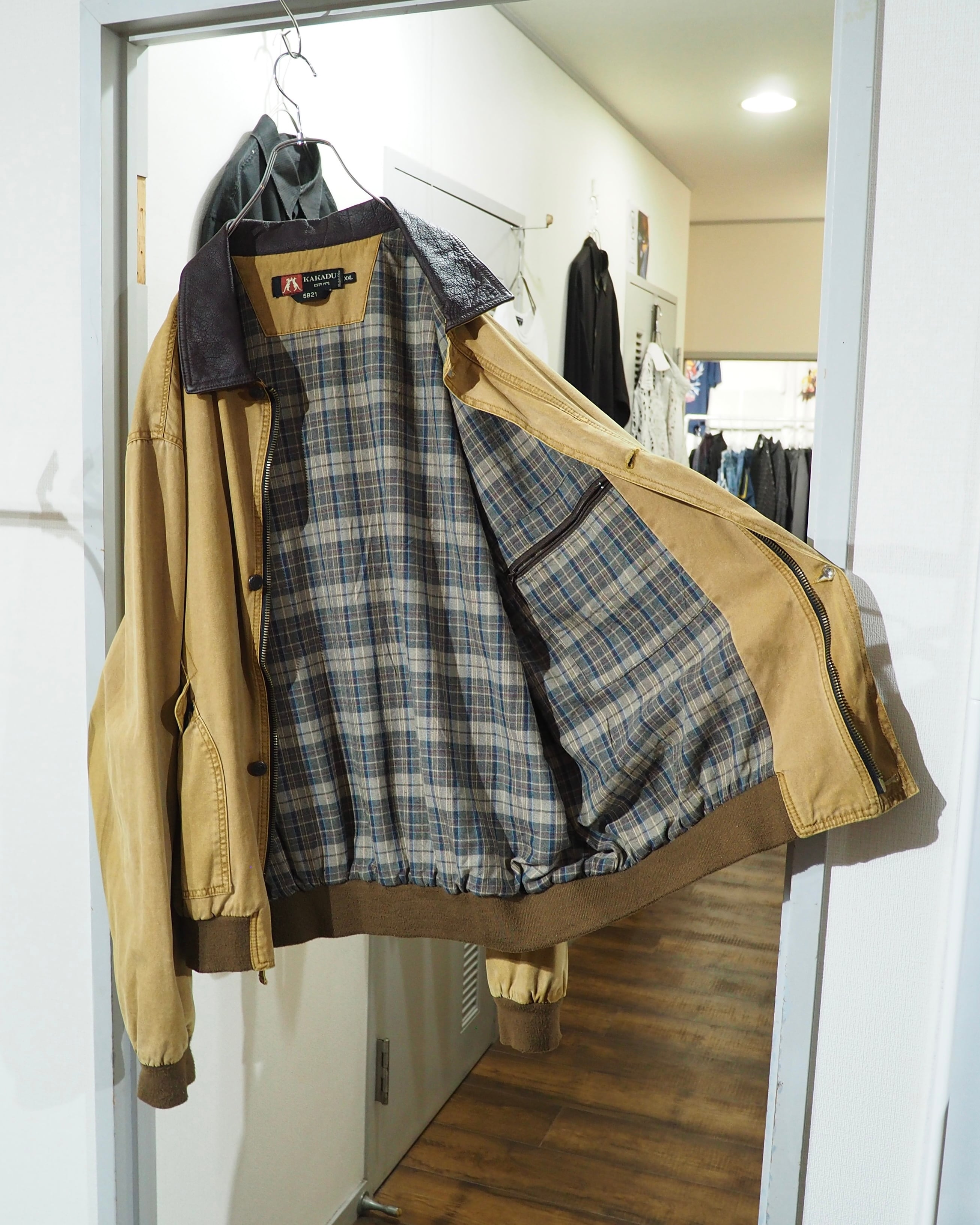 " KAKADU " Beautiful Fade Camel × Leather Collar switching Vintage Loose Duck Jacket
