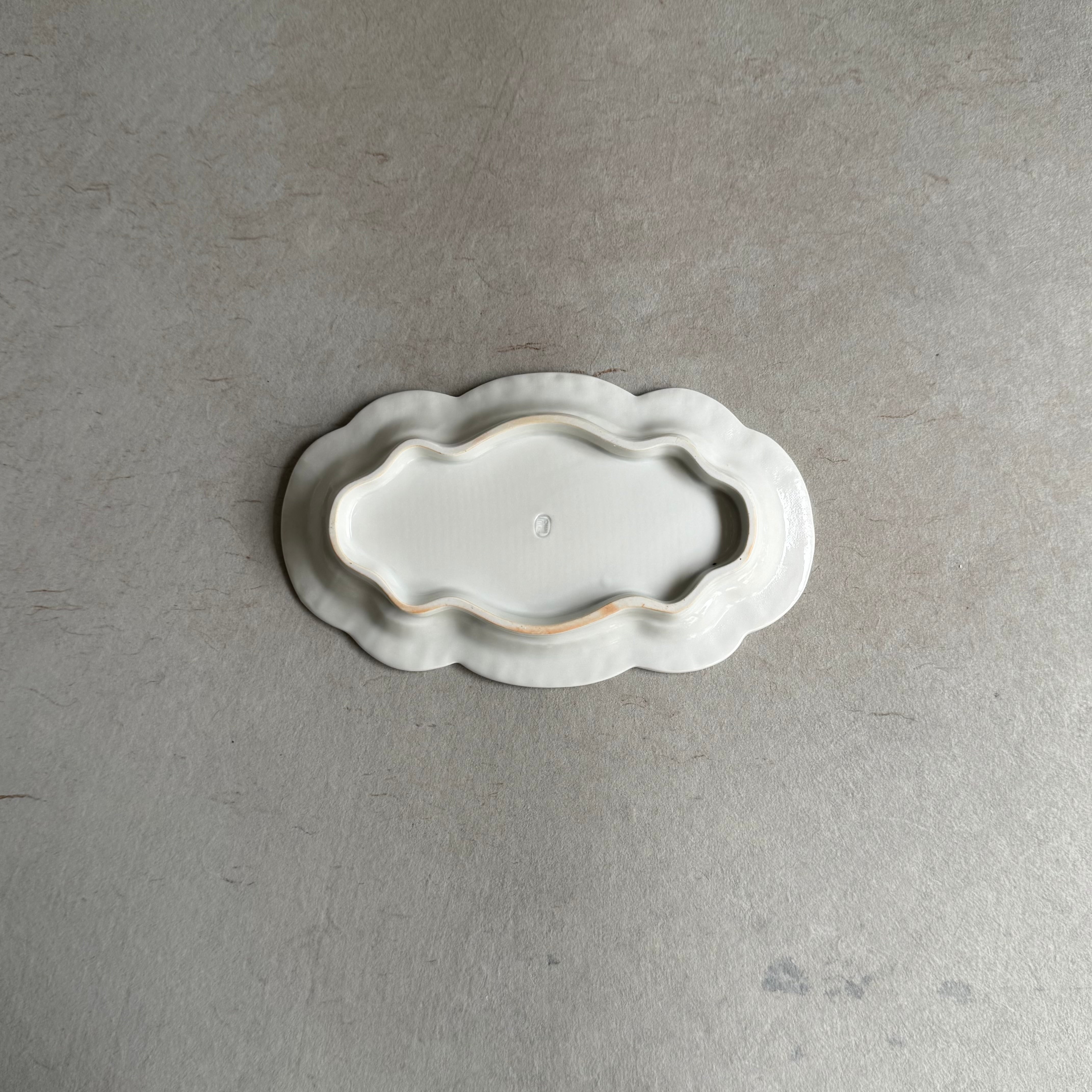 豊増一雄 白瓷刻花海棠式皿 | gallery 一白