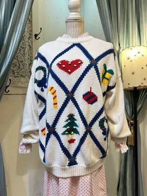 vintage lease & tree Christmas white sweater