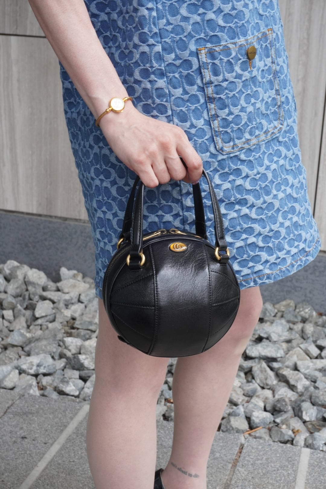 GUCCI グッチ ショルダーバッグ ブラック GGロゴ レザー ラウンド