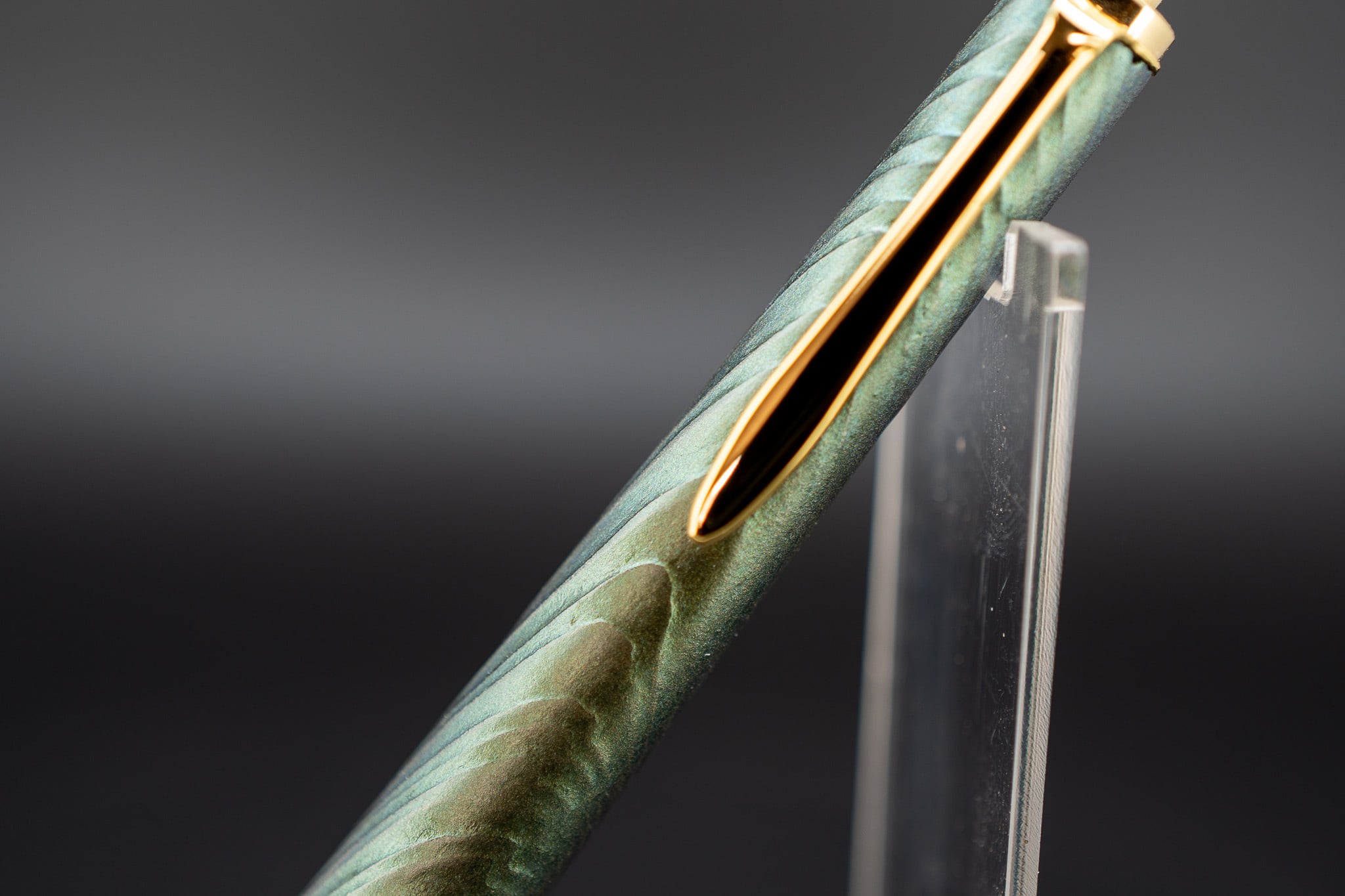 翠煙】春日杉 漆塗 細軸 ③ gold MP | 木軸ペン工房 金杢犀