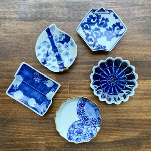 有田焼　桃型手塩皿　松竹梅　8-052