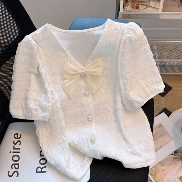 レディース トップス ジャケット カーディガン 上着  デート 白トップス 袖あり 半袖 パフスリーブ Vネック 襟なし リボン 前開き かわいい 大人可愛い きれいめ シンプル カジュアル 上品 おしゃれ お洒落 レトロ 大人女子 こなれ感 ラフ ラブリー キュート ガーリー 個性的 クール モード系 エレガント モダン 主役級 存在感 抜け感 レディース デート お出かけ 女子会 休日 着回し 普段使い ファッション コーデ スタイル モテ プレゼント 定番 トレンド インスタ映え 色展開