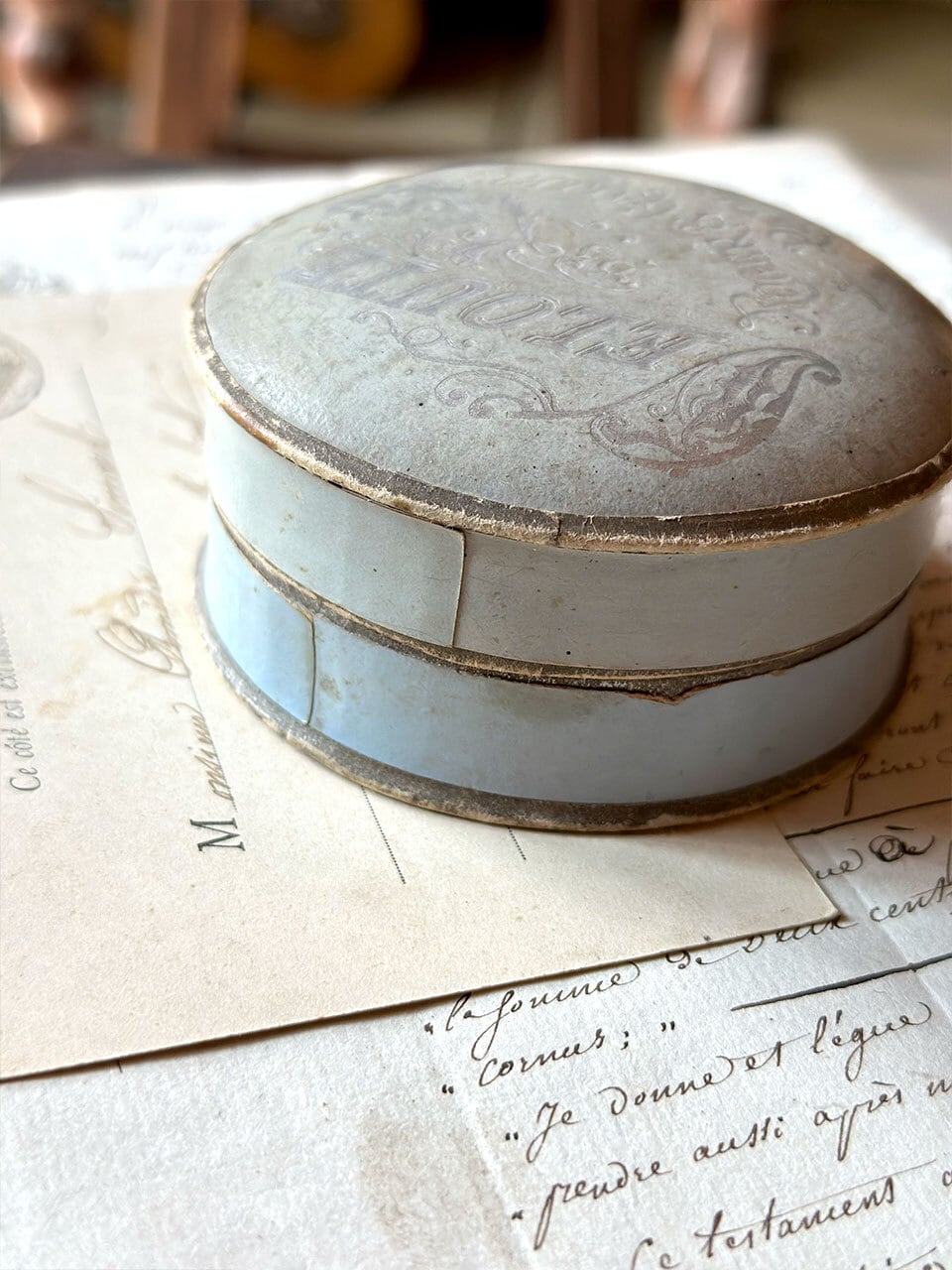 丸い紙箱 ROGER&GALLET ユリの粉 | Brocante de La Cocotte （フランス