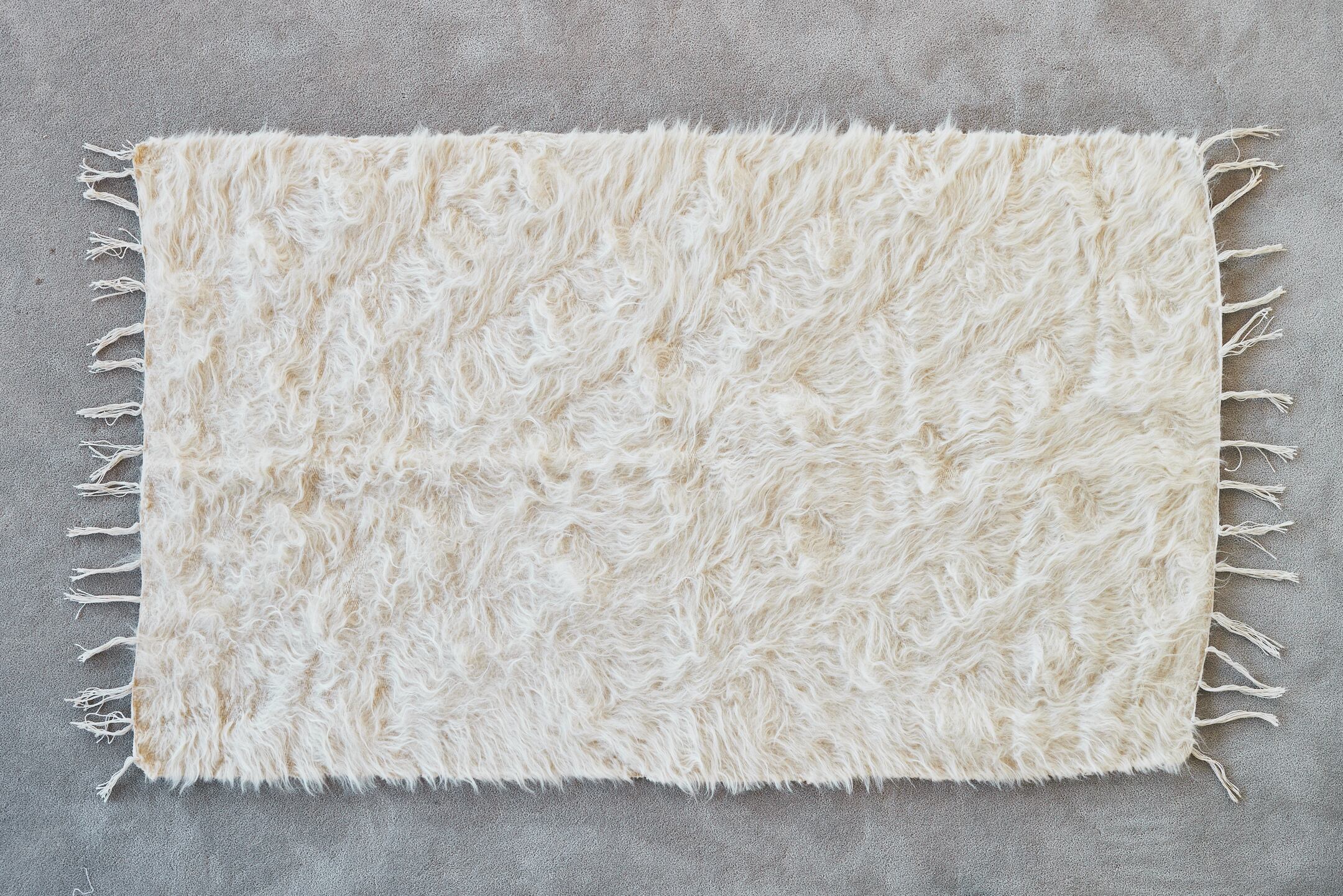 新品wool100％　ホワイトミルキー　バッターニエ　トルコヴィンテージラグ 新品wool100ホワイトグレー バッターニエ フワフワ トルコヴィンテージ