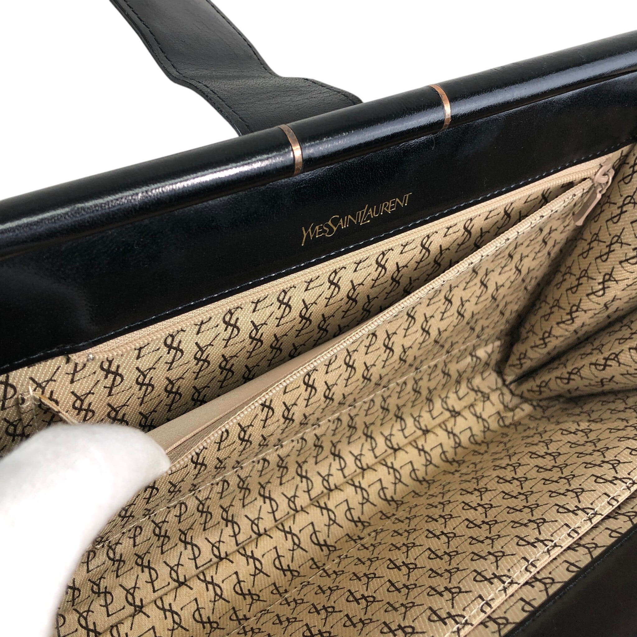 Yves Saint Laurent イヴ・サンローラン クラッチバッグ ブラック YSL