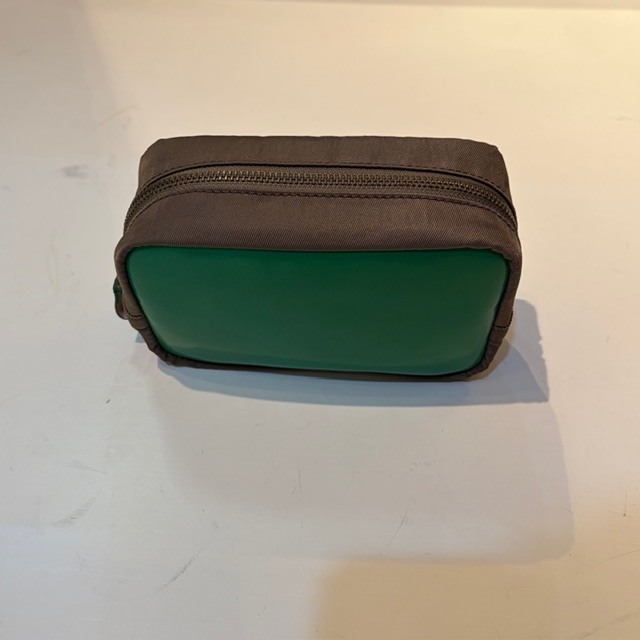 B.stuff　限定ポーチ(フェンネル)