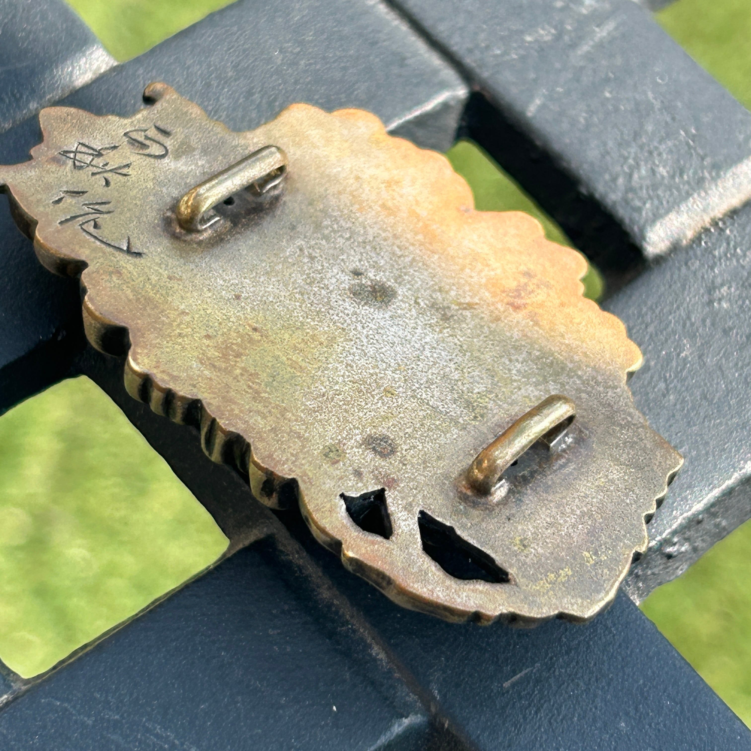 アンティーク　在銘　大きな牡丹の帯留め