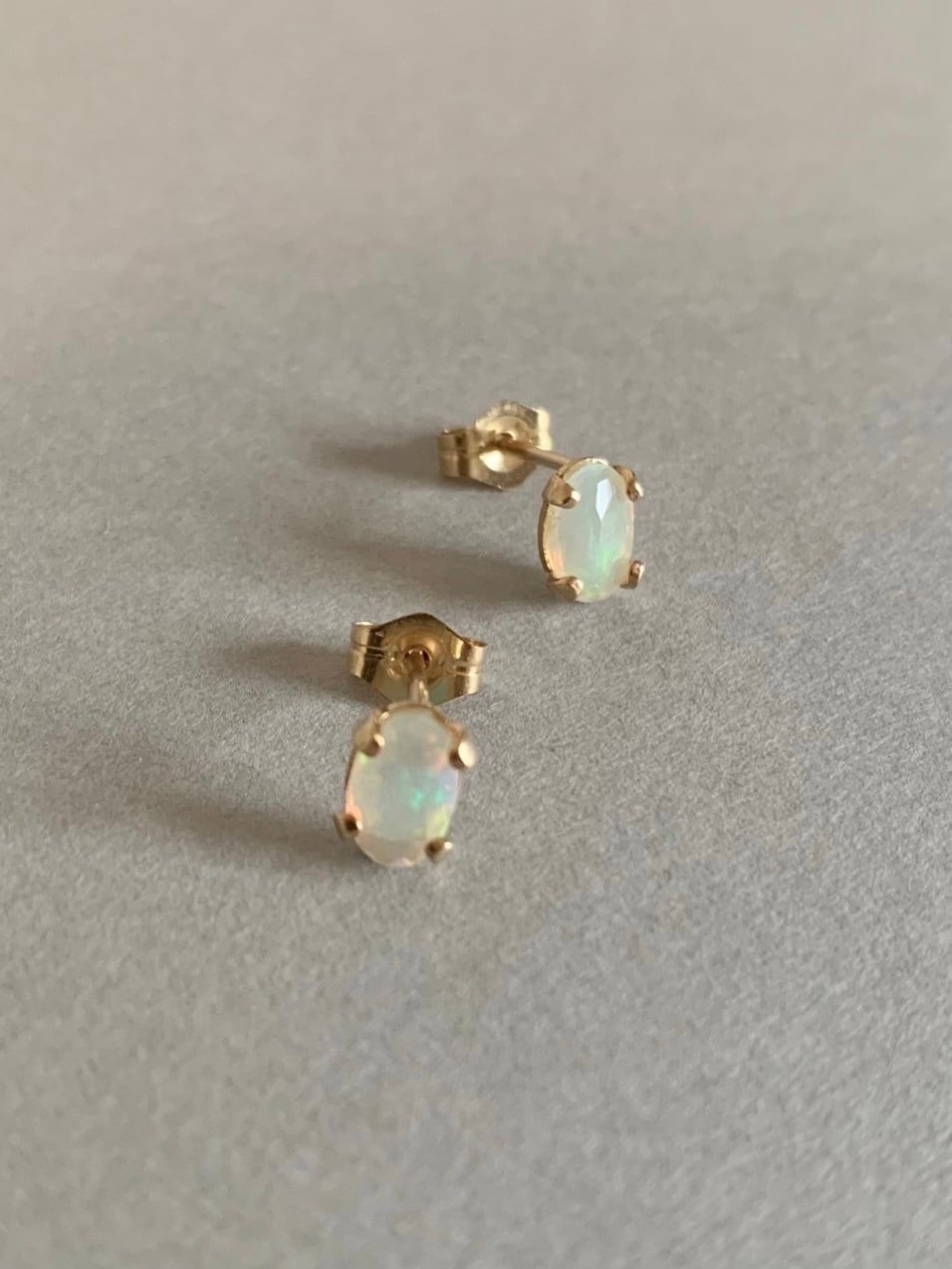 oval stud pierce オパール