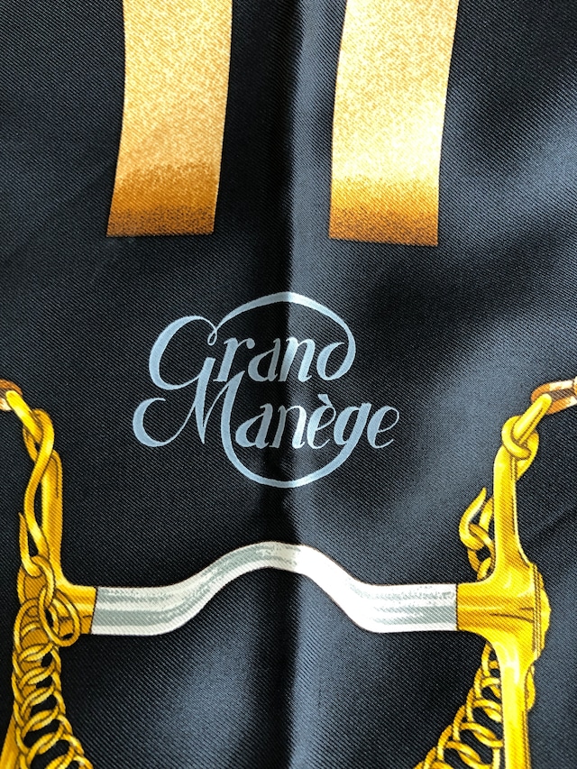 HERMES エルメス カレ90 スカーフ ブラック×ゴールド ベルトモチーフ シルク grand manege vintage ヴィンテージ オールド bz5cun