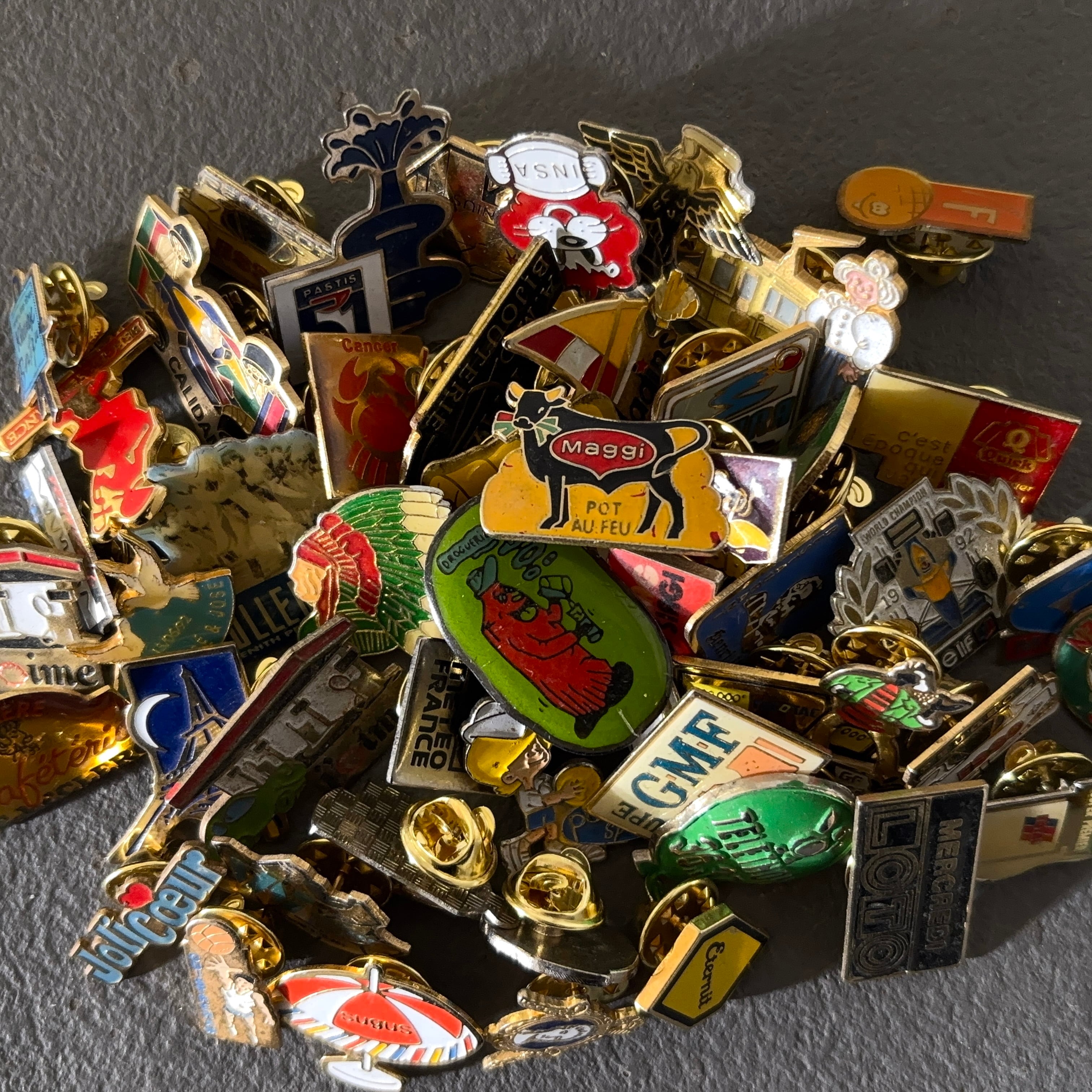 フランス雑貨★ピンバッジ大量220個セット★ フランス ピンズ | べるりんのーと ANTIQUE & VINTAGE