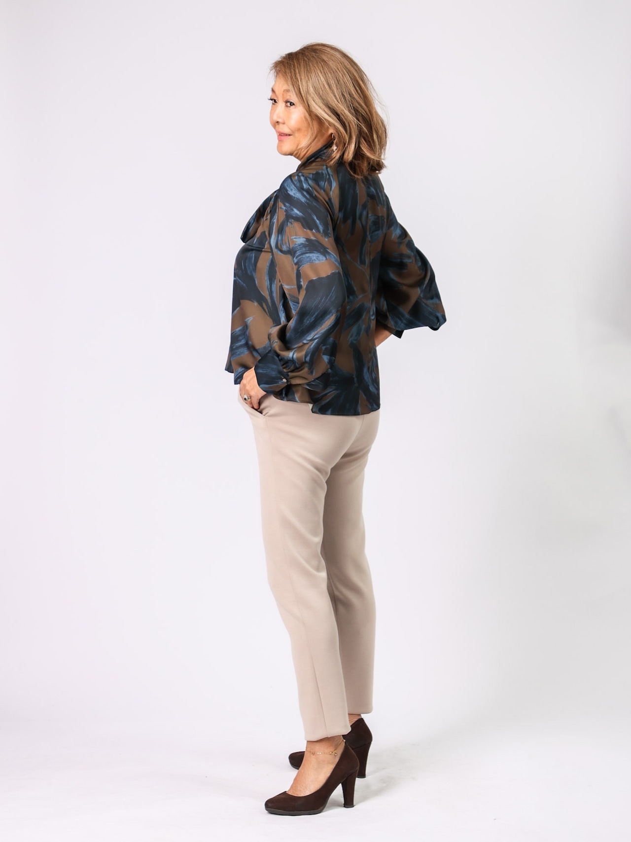 BRAHMIN(プリントボウタイブラウス)