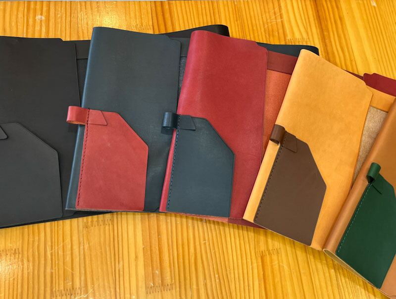 即納完成品】まく(台本カバー) | 革り小物 Aster*isk