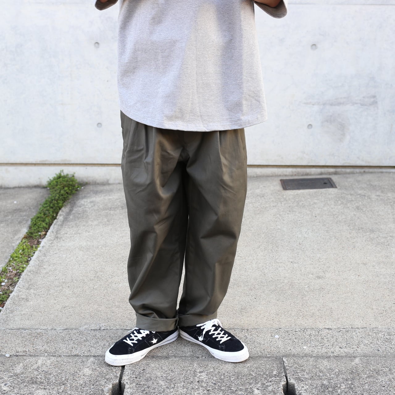 is-ness WIDE 2TUCK CHINO PANTS | distrad