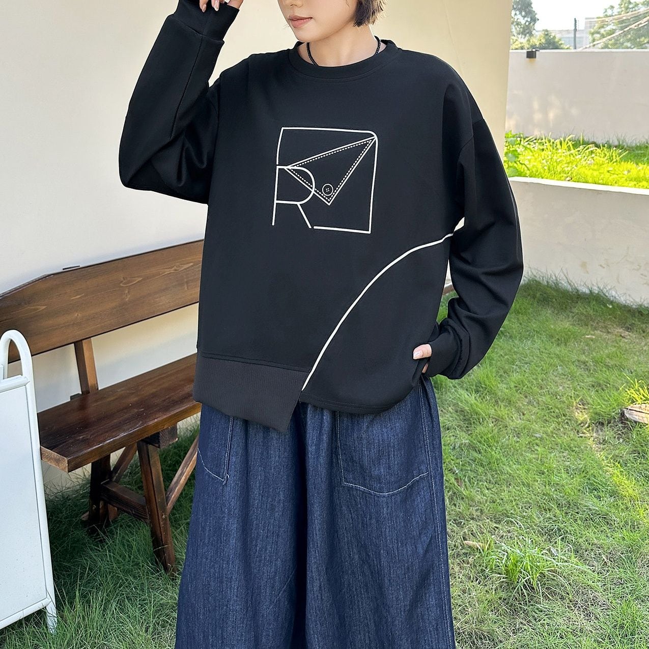 GRAPHIC LONG SLEEVE CREW NECK SWEATSHIRT M-18716