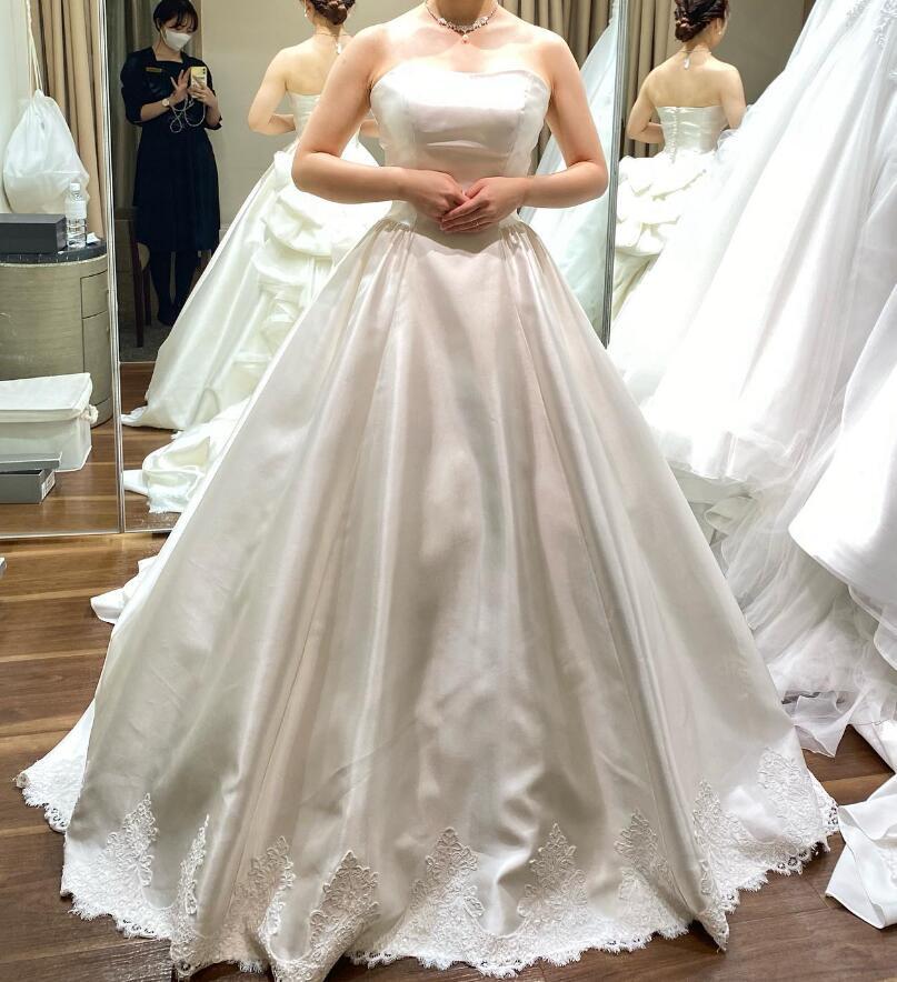 高品質！ ウェディングドレス ふっくら柔らかなバックリボン 裾に繊細  