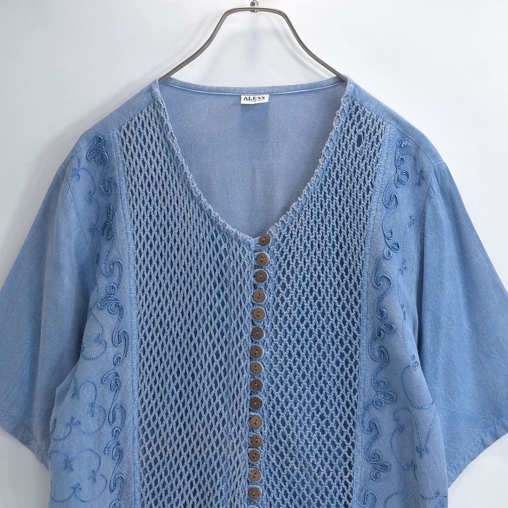 90~00s インド製 ALESS アレス マクラメ編み テープ刺繍 デザイン レーヨン シャツ ブラウス フェードブルー ルーズシルエットUSED ヴィンテージ ビンテージ 古着 レディースL~XL相当