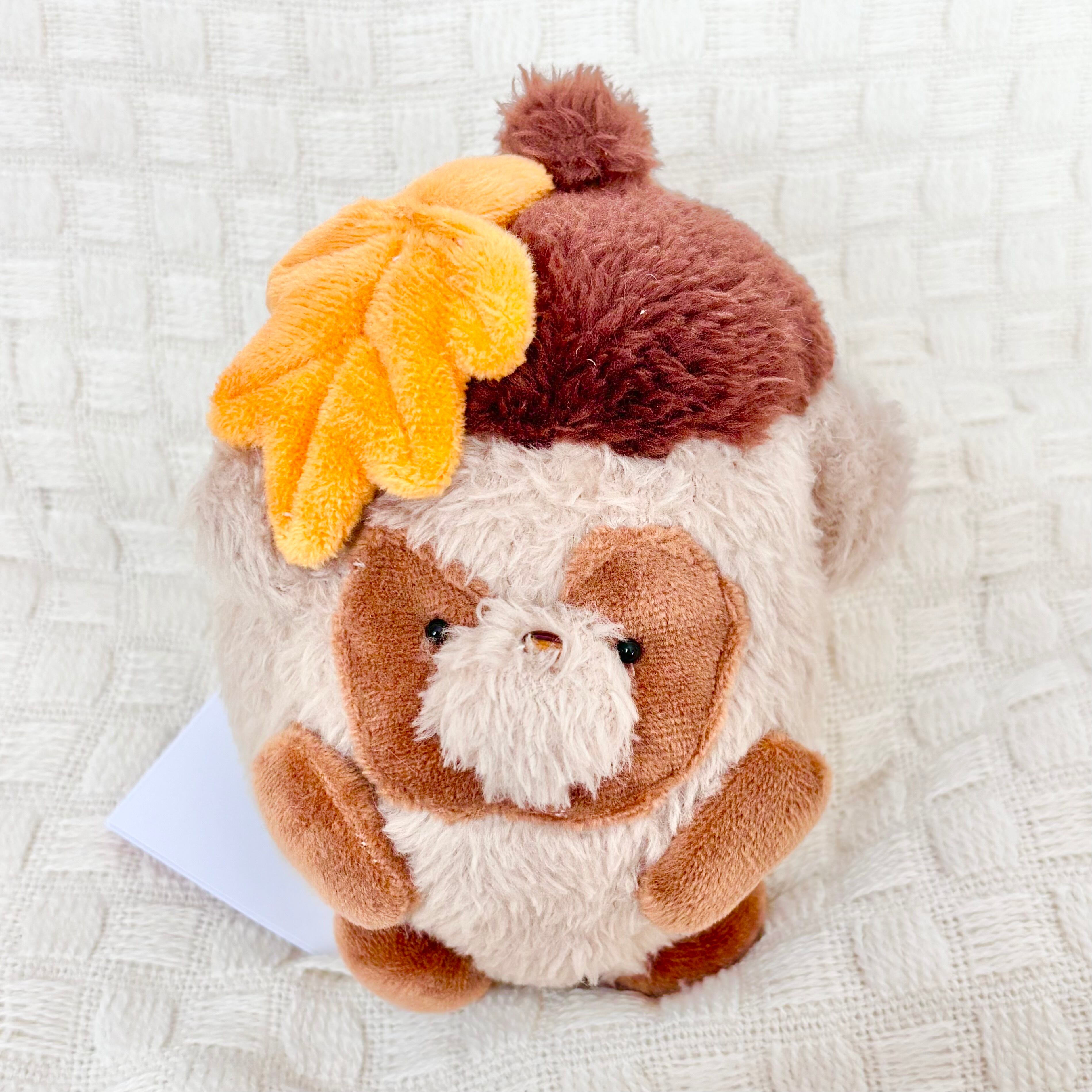 どんぐりたぬき ベージュ（くすみオレンジ色葉っぱ） | hammy&dacco