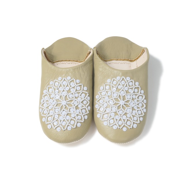 受注生産　ベージュ（ホワイト スパンコール） レザー バブーシュ スリッパ