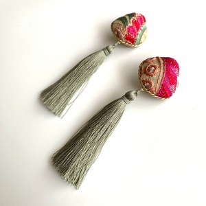 タッセルイヤリングL／インドリボン３